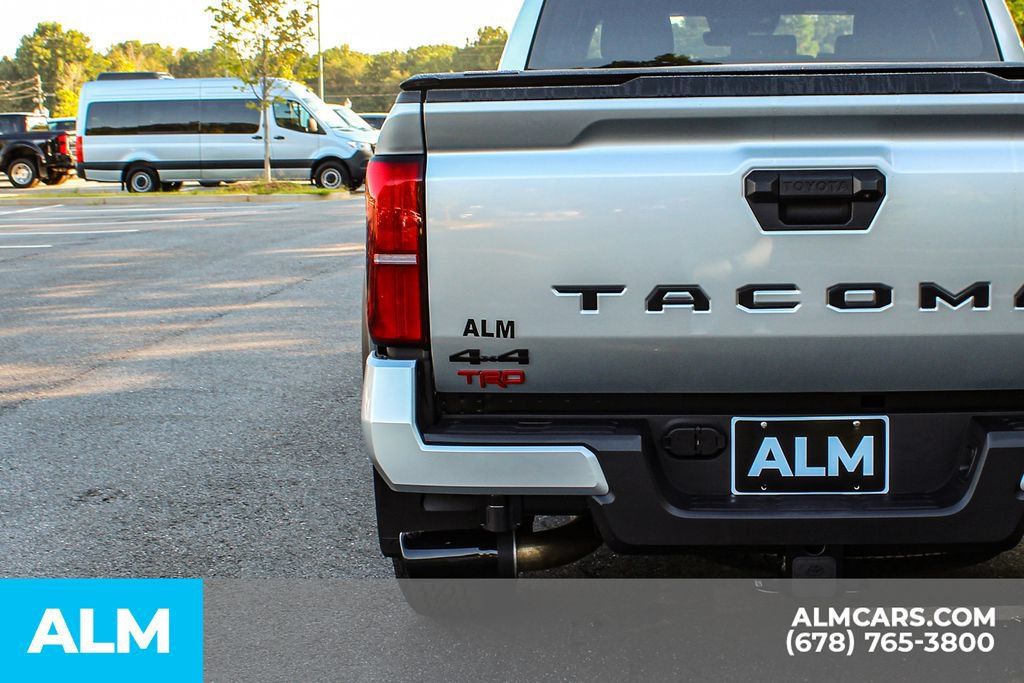 Used 2025 Toyota Tacoma TRD Off-Road AWD/4WD image 12