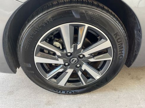 Used 2025 Nissan Versa SV image 30