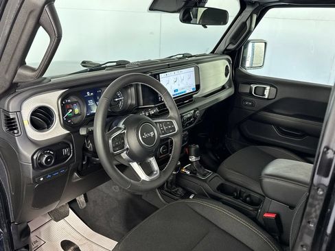 Certified 2025 Jeep Wrangler Unlimited Sahara AWD/4WD image 11