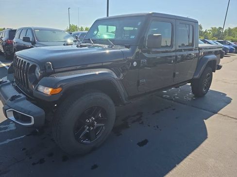 Used 2021 Jeep Gladiator Sport AWD/4WD image 2
