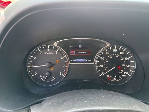 Used 2016 Nissan Pathfinder SV image 11