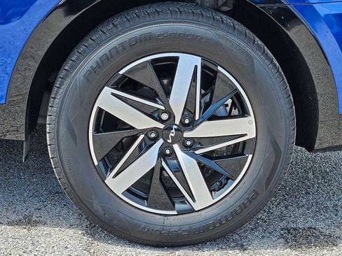 Used 2023 Kia Sorento S image 14