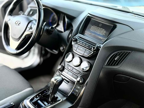 Used 2014 Hyundai Genesis 2.0T RWD image 19