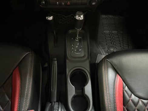 Used 2018 Jeep Wrangler Unlimited Sport S AWD/4WD image 16