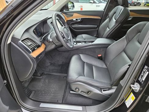 Certified 2024 Volvo XC90 T8 Plus w/ Protection Package Premier AWD/4WD image 17