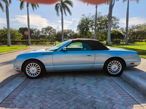 Used 2004 Ford Thunderbird image 27