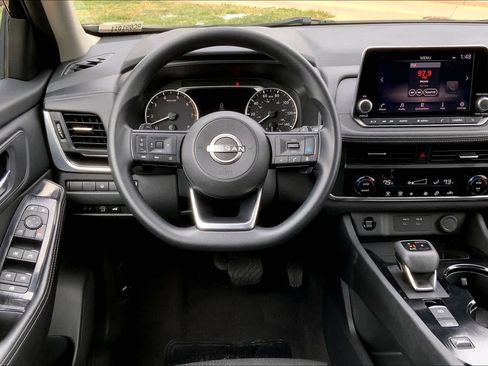 Used 2024 Nissan Rogue SV image 6