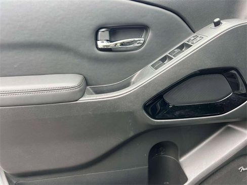 Used 2022 Nissan Frontier PRO-4X w/ Pro-4X Premium Package image 16