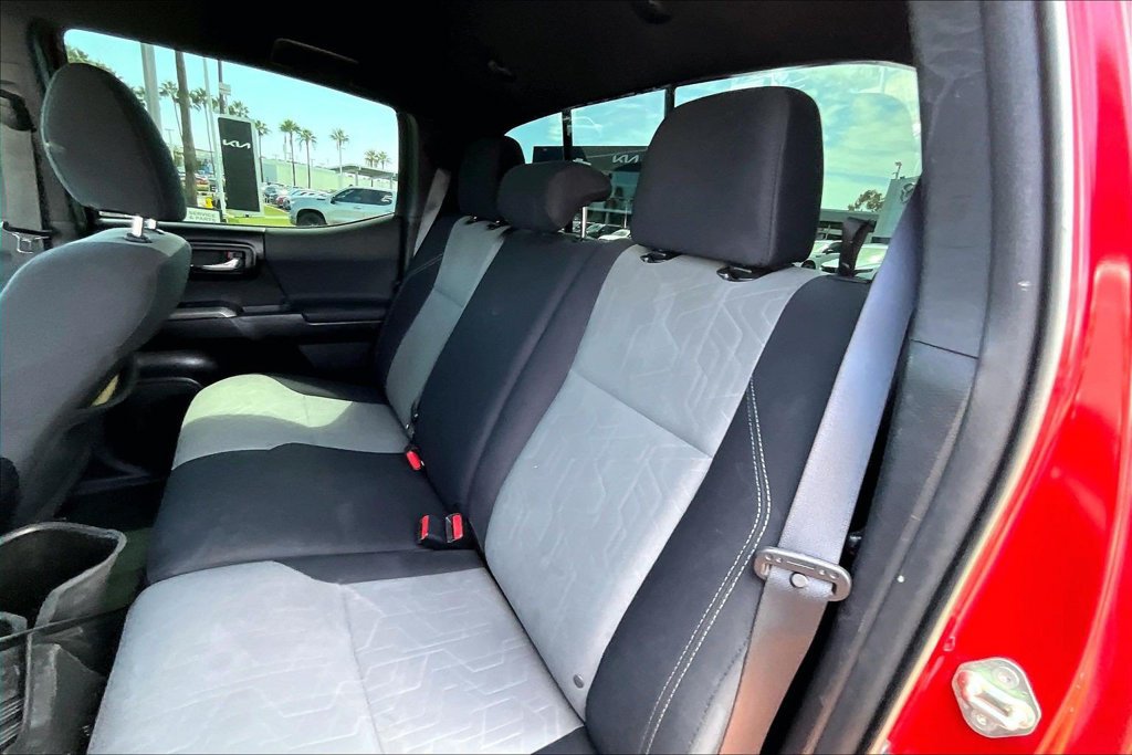 Used 2020 Toyota Tacoma TRD Off-Road w/ Technology Package AWD/4WD image 15