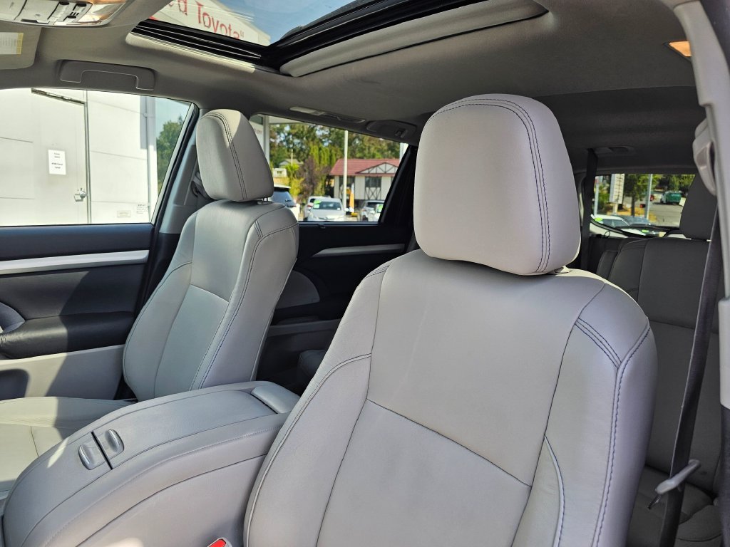 Used 2016 Toyota Highlander XLE AWD/4WD image 21