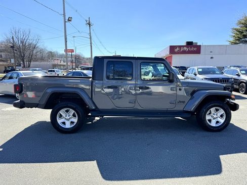 Used 2022 Jeep Gladiator Sport image 4