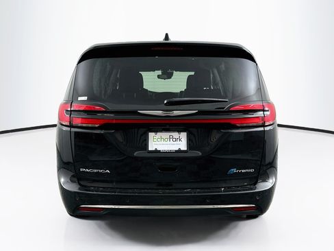 Used 2023 Chrysler Pacifica Touring-L FWD image 7