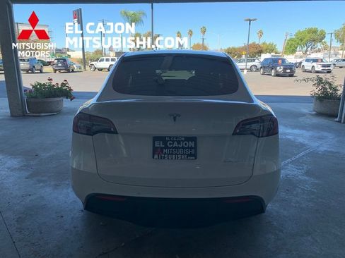 Used 2021 Tesla Model Y Long Range image 4