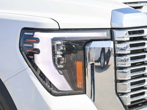 Used 2024 GMC Sierra 3500 Denali image 8