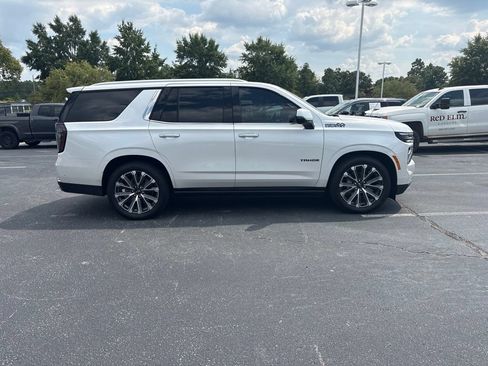 Used 2025 Chevrolet Tahoe High Country AWD/4WD image 2