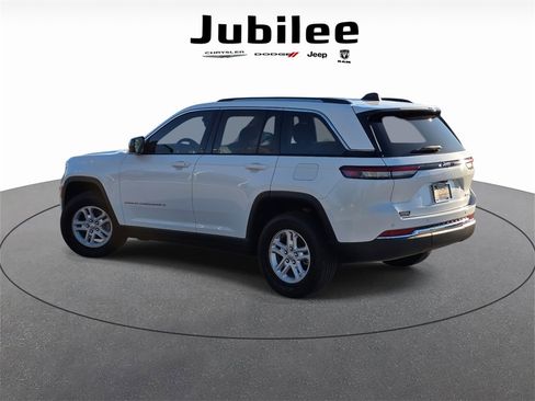 Used 2023 Jeep Grand Cherokee Laredo w/ Luxury Tech Group I image 4