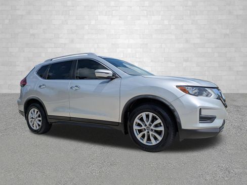 Used 2018 Nissan Rogue SV FWD image 1