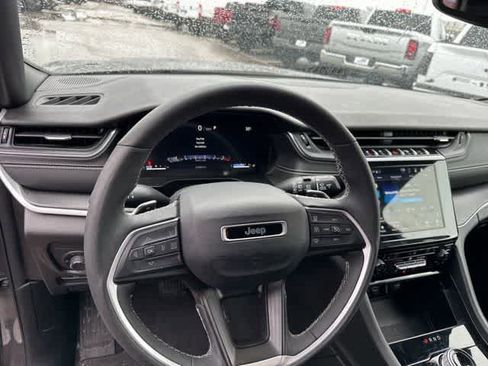 Used 2024 Jeep Grand Cherokee L Altitude image 6