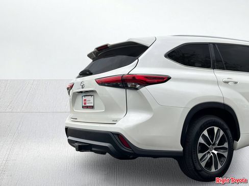 Certified 2021 Toyota Highlander XLE FWD image 12