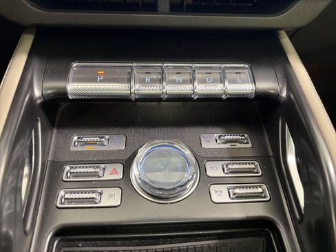 Used 2025 Lincoln Nautilus Premier w/ Equipment Group 102A AWD/4WD image 19