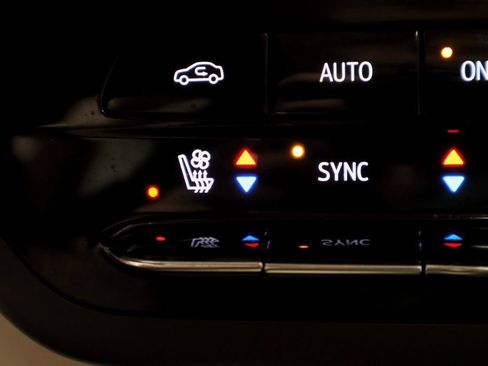 Used 2023 Buick Envision Avenir AWD/4WD image 5