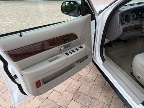 Used 2010 Mercury Grand Marquis LS RWD image 10
