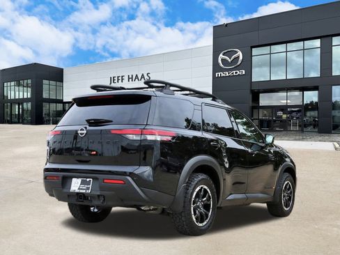 Used 2025 Nissan Pathfinder Rock Creek image 3