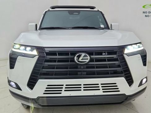 Used 2024 Lexus GX 550 w/ Accessory Package (31) AWD/4WD image 13