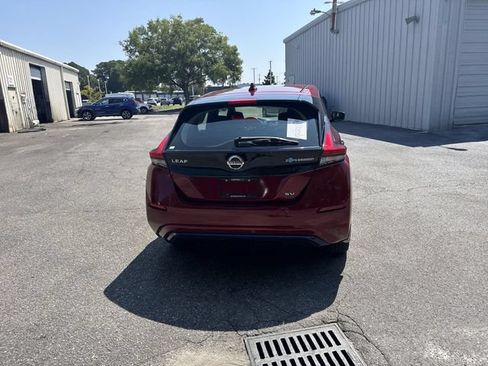 Used 2018 Nissan Leaf SV w/ SV Technology Package FWD image 6