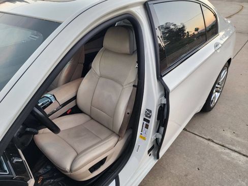 Used 2012 BMW 750Li w/ Driver Assistance Pkg image 24