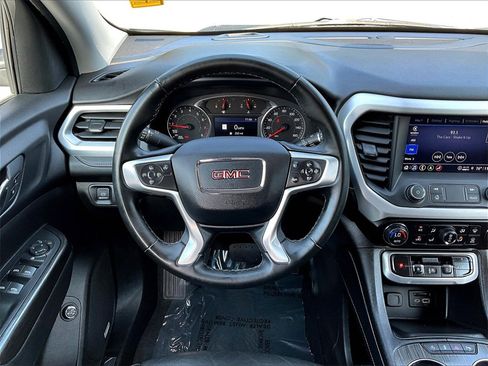 Certified 2023 GMC Acadia SLT image 9