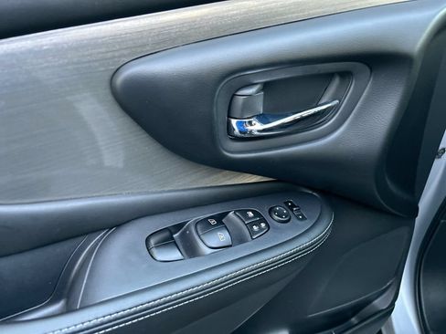 Used 2018 Nissan Murano SV AWD/4WD image 25