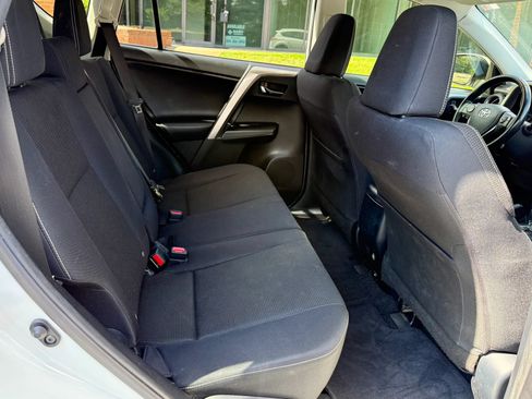 Used 2018 Toyota RAV4 XLE FWD image 22
