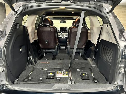 Used 2024 Toyota Sienna Platinum AWD/4WD image 20