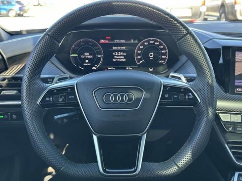 Used 2023 Audi e-tron GT Prestige image 22