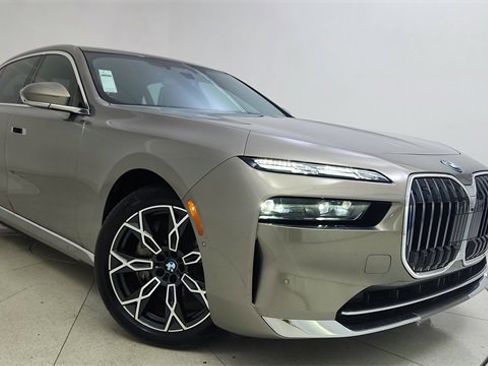 Used 2025 BMW i7 eDrive50 image 1