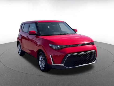 Used 2025 Kia Soul LX w/ LX Technology Package FWD image 3