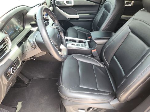 Used 2023 Ford Explorer XLT w/ Equipment Group 202A RWD image 16