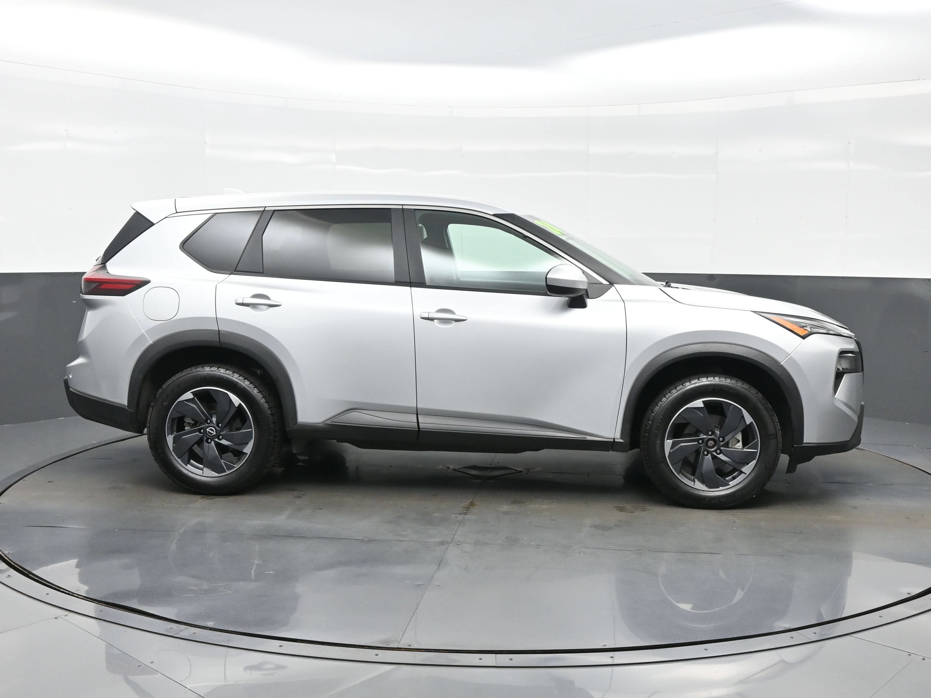 Used 2024 Nissan Rogue SV FWD image 7