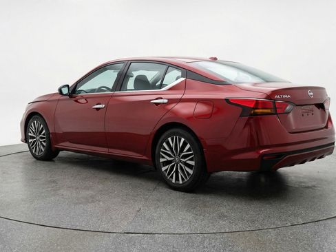 Used 2025 Nissan Altima 2.5 SV image 6