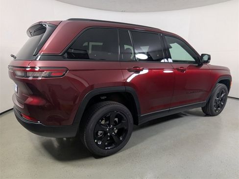 New 2025 Jeep Grand Cherokee Altitude image 7