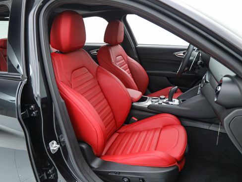 New 2025 Alfa Romeo Giulia w/ Veloce Package Rwd image 14