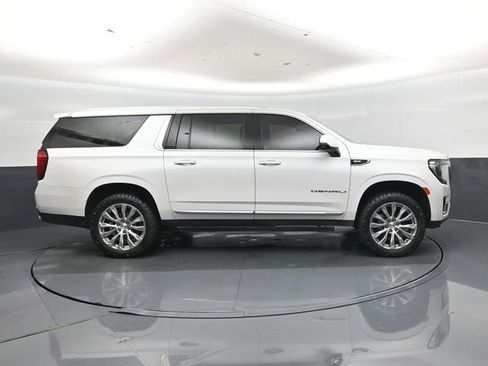 Used 2023 GMC Yukon XL Denali AWD/4WD image 2