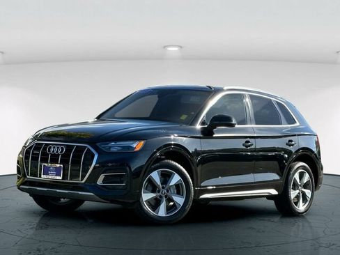 Used 2023 Audi Q5 2.0T Premium w/ Convenience Package AWD/4WD image 2