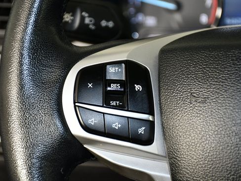 Used 2023 Ford Explorer XLT AWD/4WD image 20