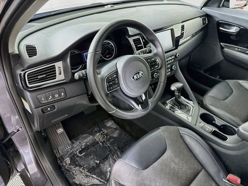 Used 2018 Kia Niro EX w/ EX Touring Graphite Edition FWD image 17