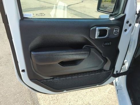 Used 2024 Jeep Wrangler Sport AWD/4WD image 17