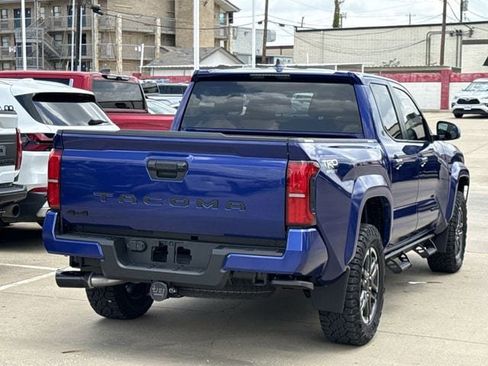 Used 2025 Toyota Tacoma TRD Sport AWD/4WD image 4