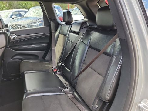 Used 2019 Jeep Grand Cherokee Altitude image 12