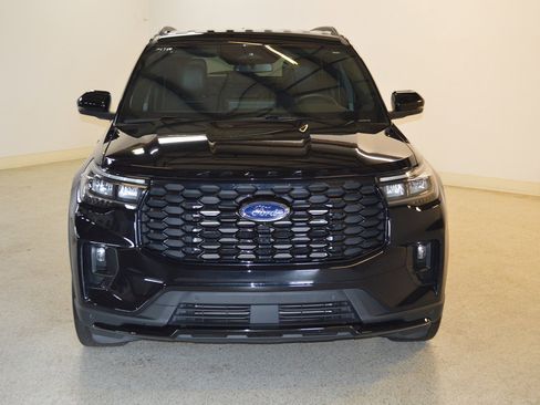 Used 2025 Ford Explorer ST-Line w/ Premium Package AWD/4WD image 8